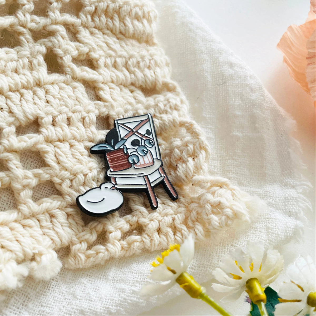 Niconeco Zakkaya - Pin - Duck & Chair