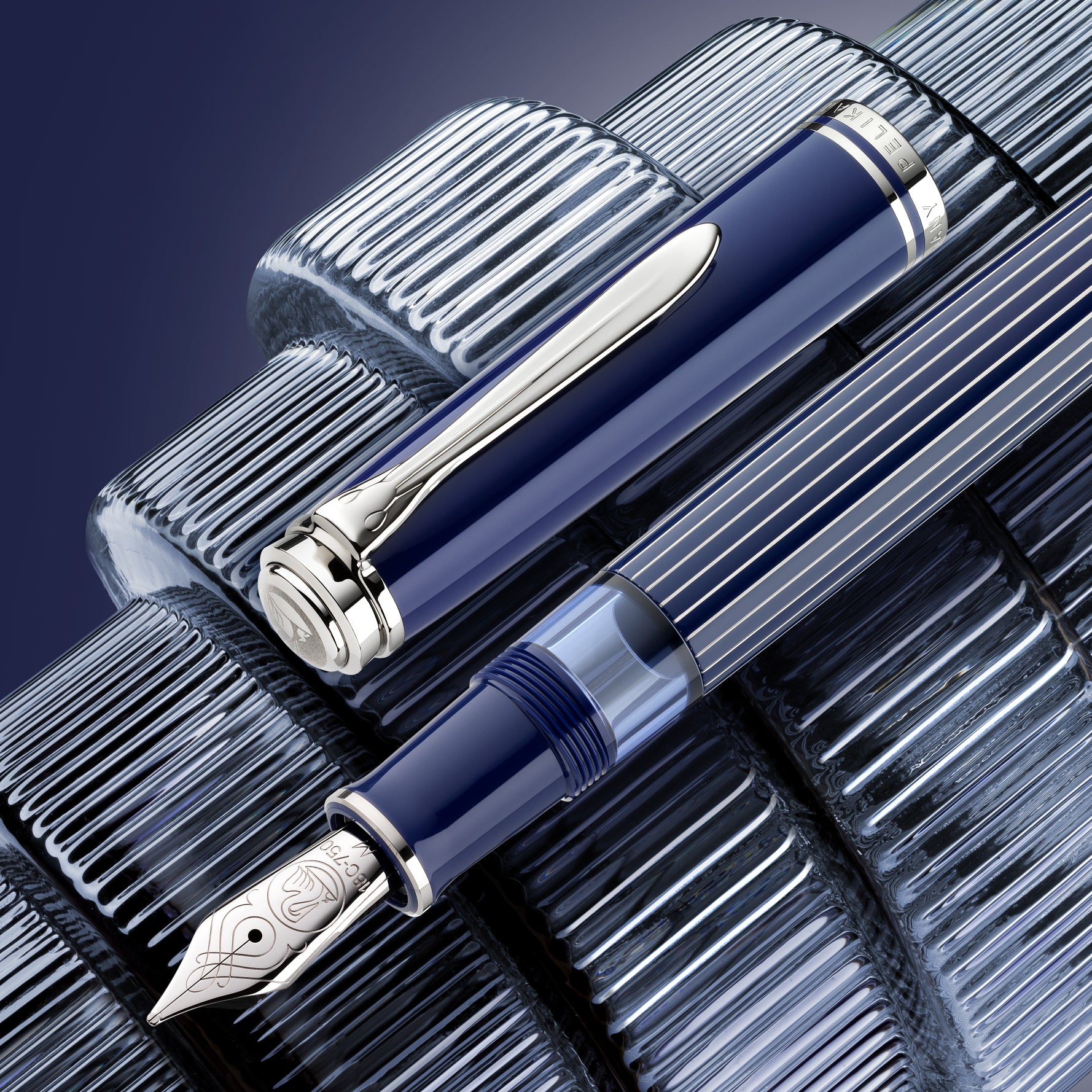 Pelikan - Fountain Pen - Souverän M815 - Metal Striped Blue <Outgoing>
