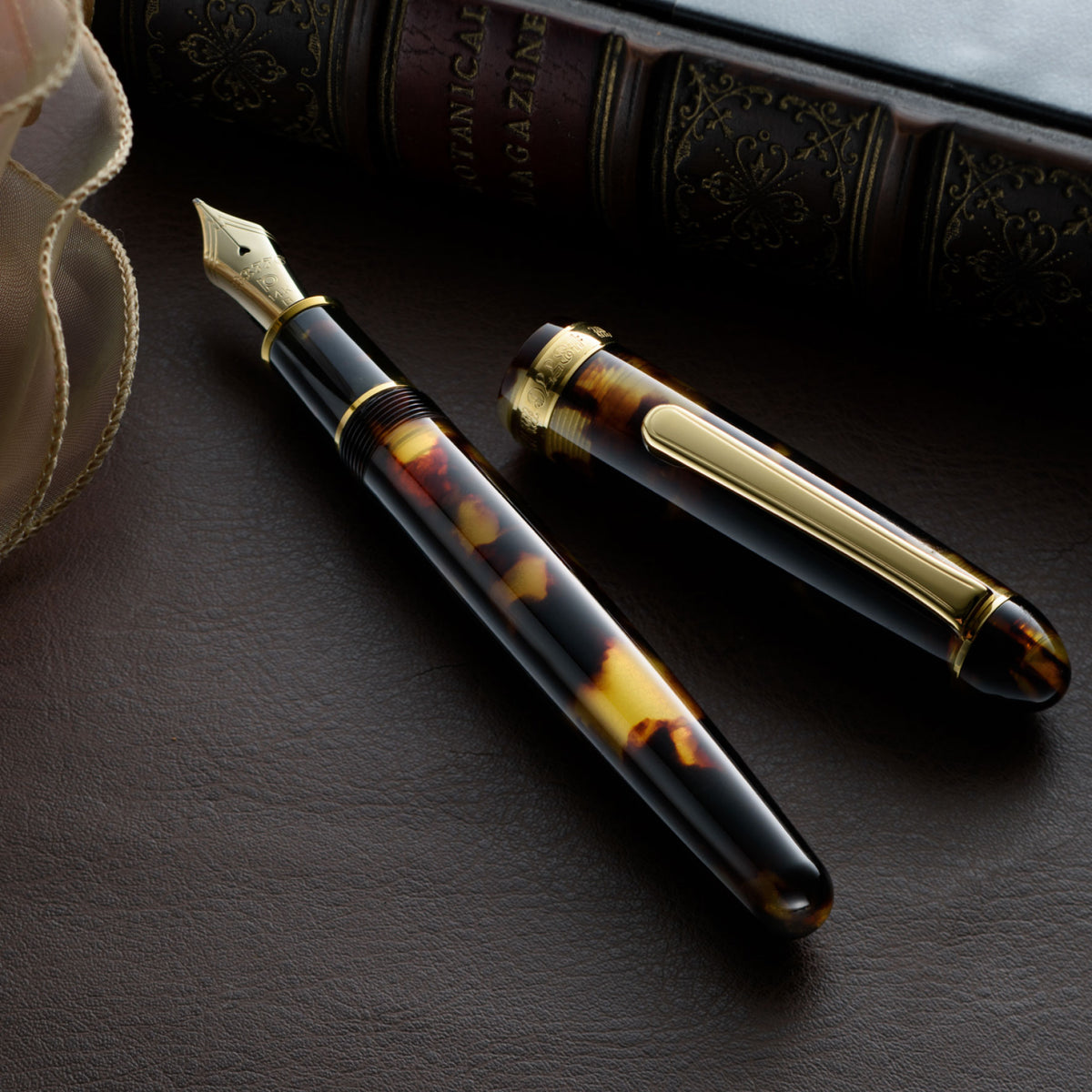 Platinum - Fountain Pen - #3776 Century - Celluloid - Tortoise