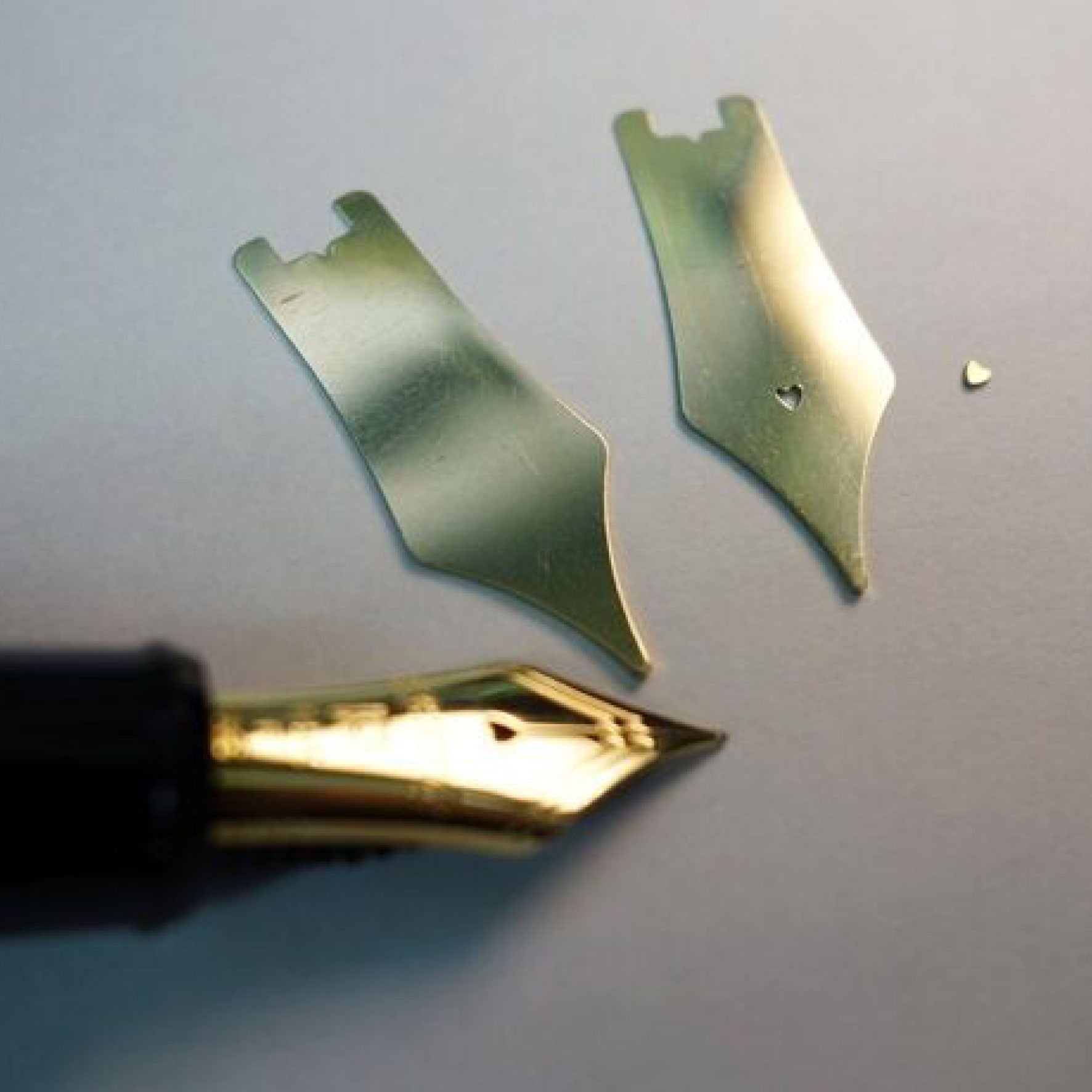 Platinum | #3776 Shape of Heart Fountain Pen - Bookbinders Design